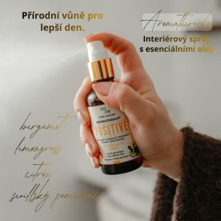 🍊✨ Pozitivní nálada na jeden rozprach. Tento přírodní interiérový sprej spojuje sevillský pomeranč, citron, bergamot a...
